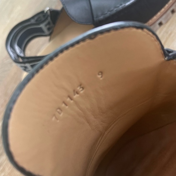 EUC Men’s Fendi Loafers Size 9 - Picture 5 of 6